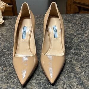 Prada - Cream Patent Leather pumps - size 39, NIB